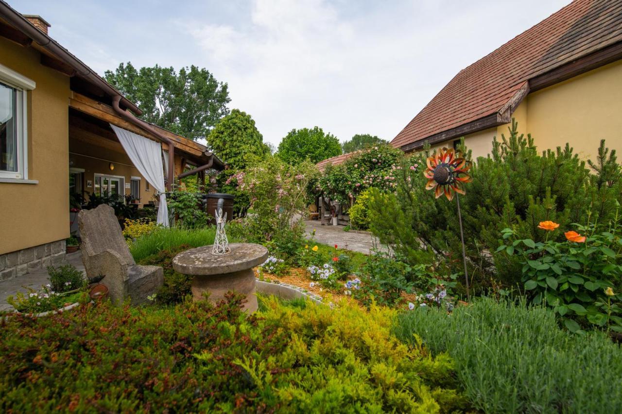 Bonifert Vendeghaz Hotel Dunabogdany Ngoại thất bức ảnh